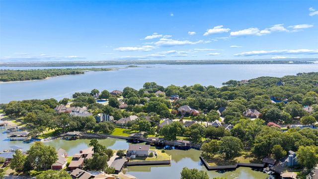 1825 Spinnaker Lane, Azle, TX 76020