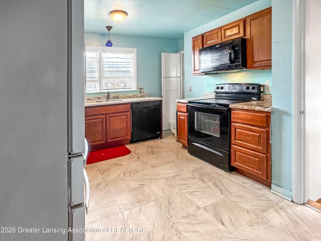 2801 Chatham Road, Lansing, MI 48910