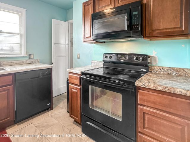 2801 Chatham Road, Lansing, MI 48910