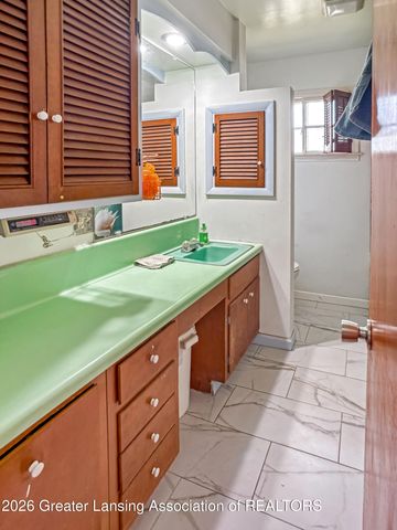 2801 Chatham Road, Lansing, MI 48910