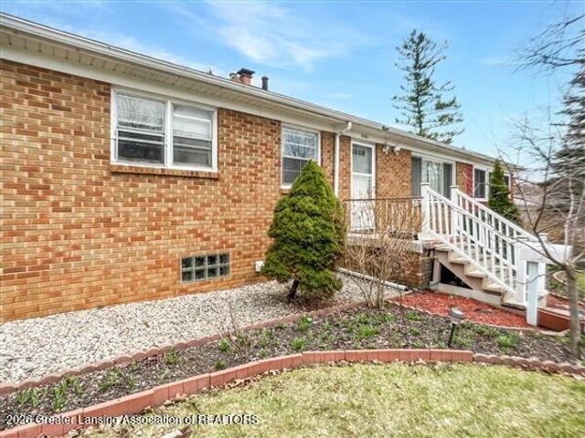 2801 Chatham Road, Lansing, MI 48910