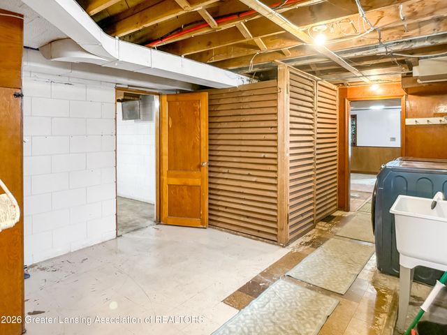 2801 Chatham Road, Lansing, MI 48910