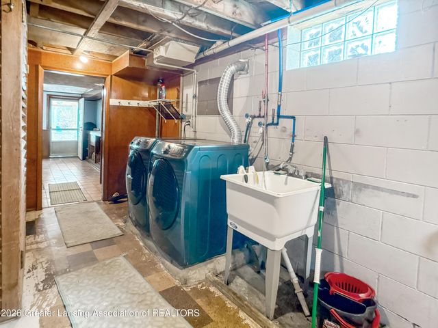 2801 Chatham Road, Lansing, MI 48910