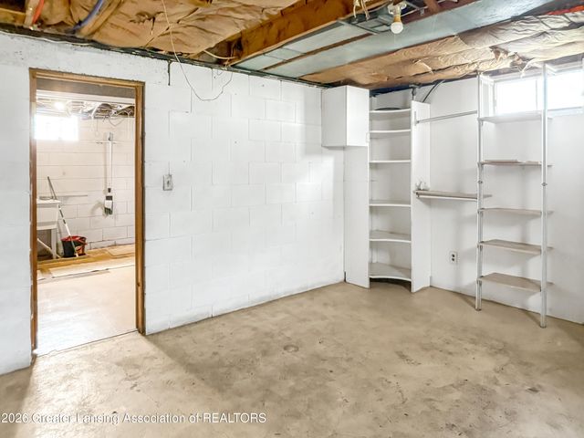 2801 Chatham Road, Lansing, MI 48910