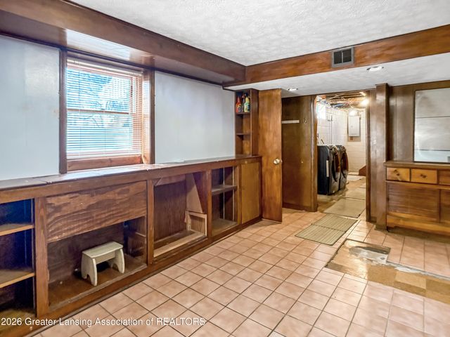 2801 Chatham Road, Lansing, MI 48910