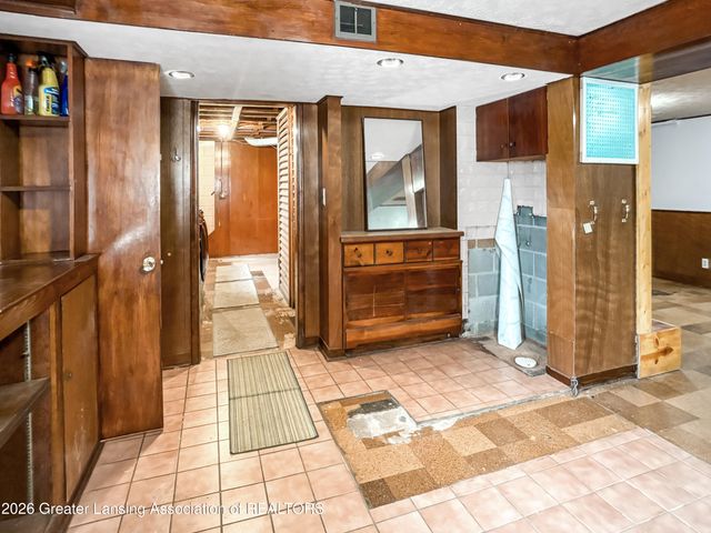 2801 Chatham Road, Lansing, MI 48910