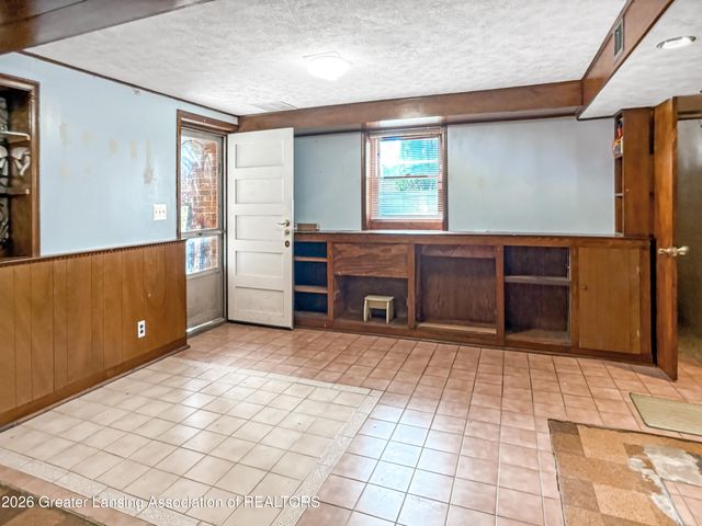 2801 Chatham Road, Lansing, MI 48910