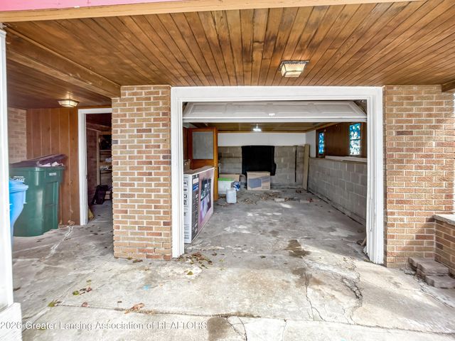 2801 Chatham Road, Lansing, MI 48910