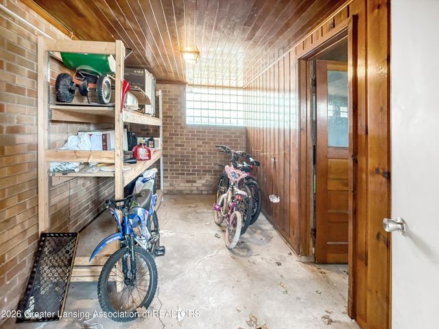 2801 Chatham Road, Lansing, MI 48910