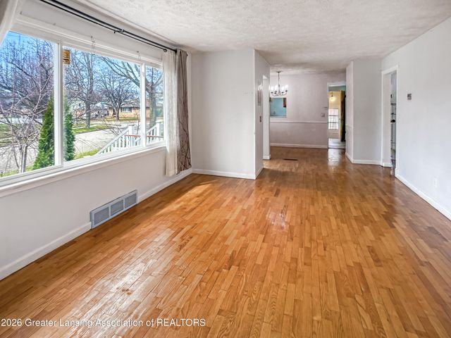 2801 Chatham Road, Lansing, MI 48910