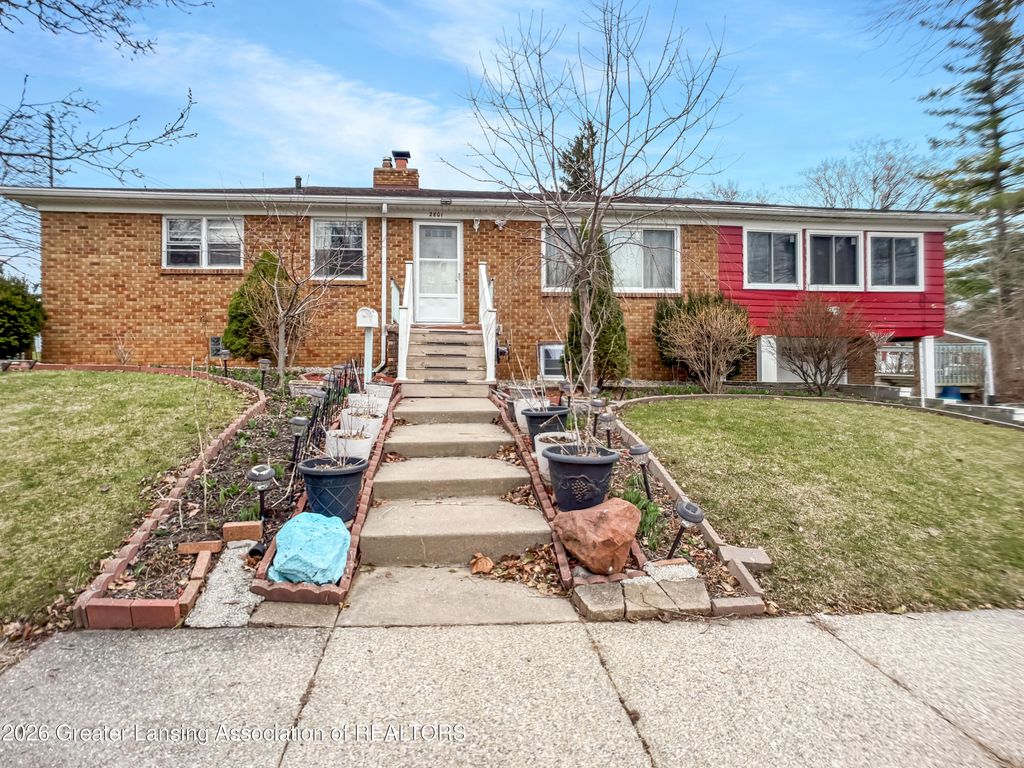 2801 Chatham Road, Lansing, MI 48910