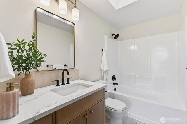 7 Sun Crest Lane, Cathlamet, WA 98612