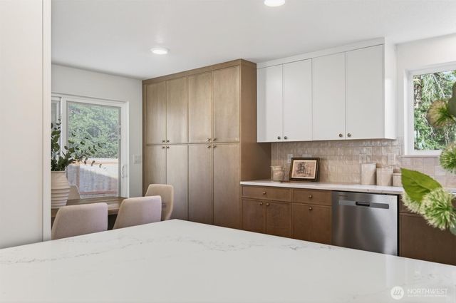 7 Sun Crest Lane, Cathlamet, WA 98612