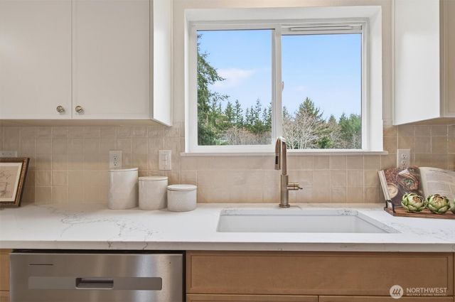 7 Sun Crest Lane, Cathlamet, WA 98612