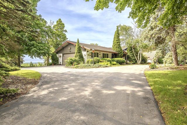 W215N5353 Ada COURT, Menomonee Falls, WI 53051