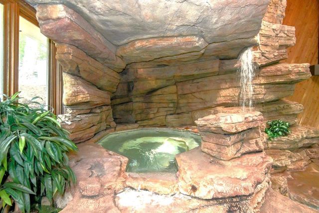 W215N5353 Ada COURT, Menomonee Falls, WI 53051