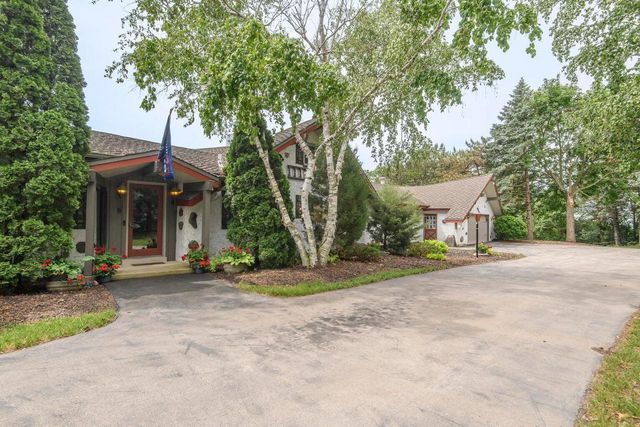 W215N5353 Ada COURT, Menomonee Falls, WI 53051
