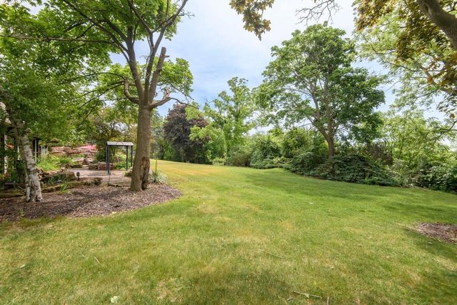 W215N5353 Ada COURT, Menomonee Falls, WI 53051