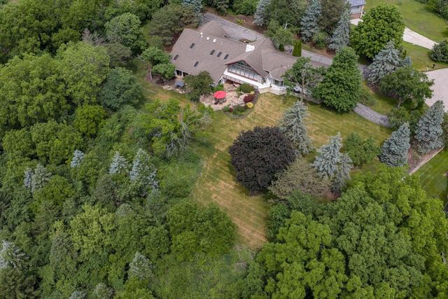 W215N5353 Ada COURT, Menomonee Falls, WI 53051