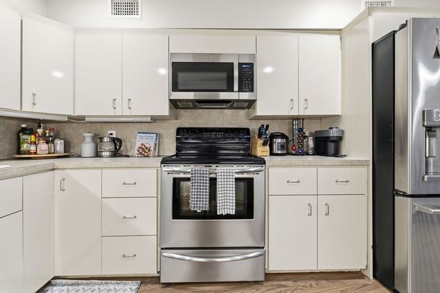 159 Salem 4, Boston, MA 02113