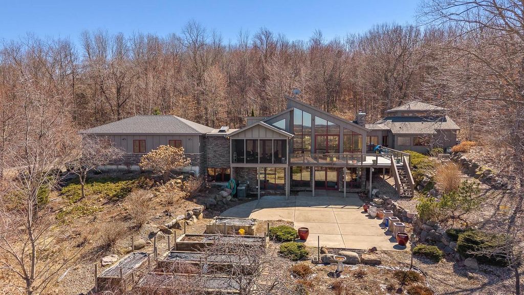 N6241 County Road W, Portage, WI 53901