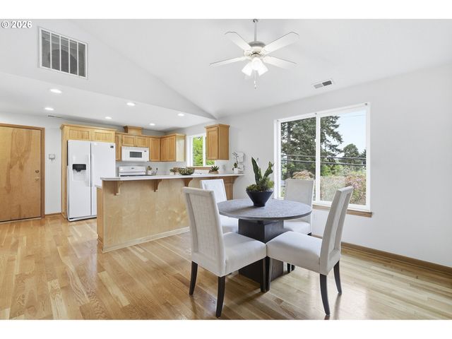 8702 Ne GLISAN St, Portland, OR 97220