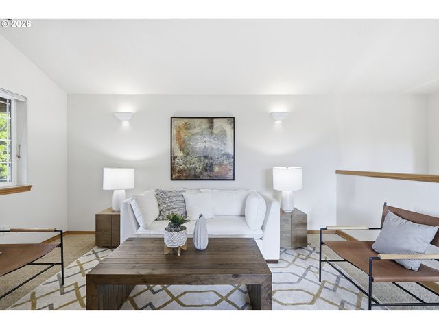 8702 Ne GLISAN St, Portland, OR 97220