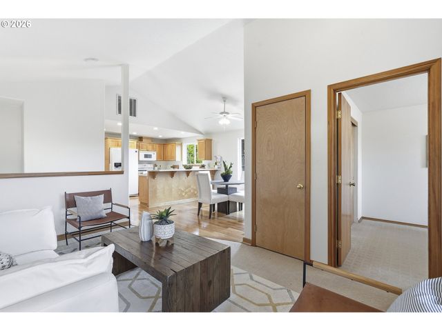 8702 Ne GLISAN St, Portland, OR 97220