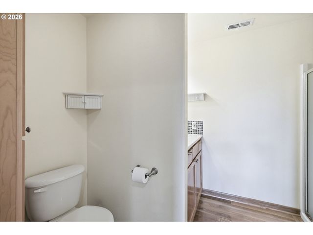 8702 Ne GLISAN St, Portland, OR 97220