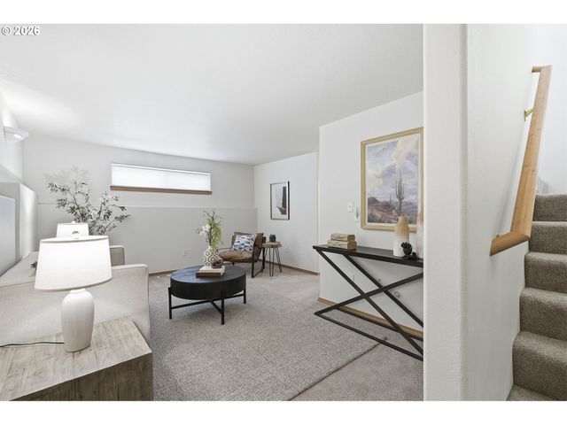 8702 Ne GLISAN St, Portland, OR 97220