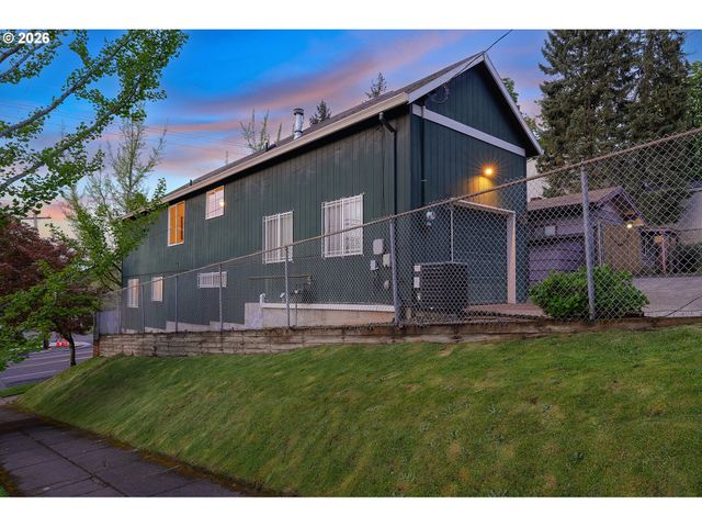 8702 Ne GLISAN St, Portland, OR 97220