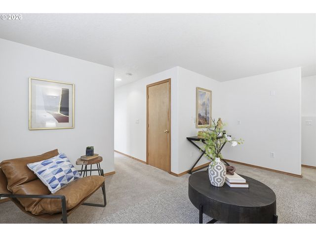 8702 Ne GLISAN St, Portland, OR 97220