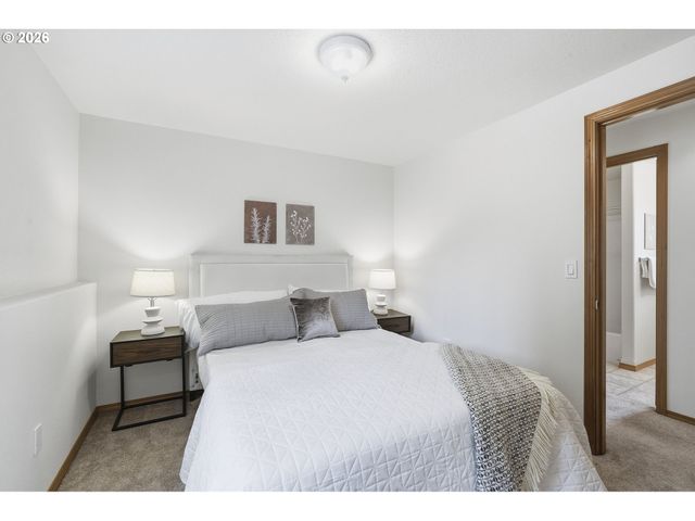 8702 Ne GLISAN St, Portland, OR 97220