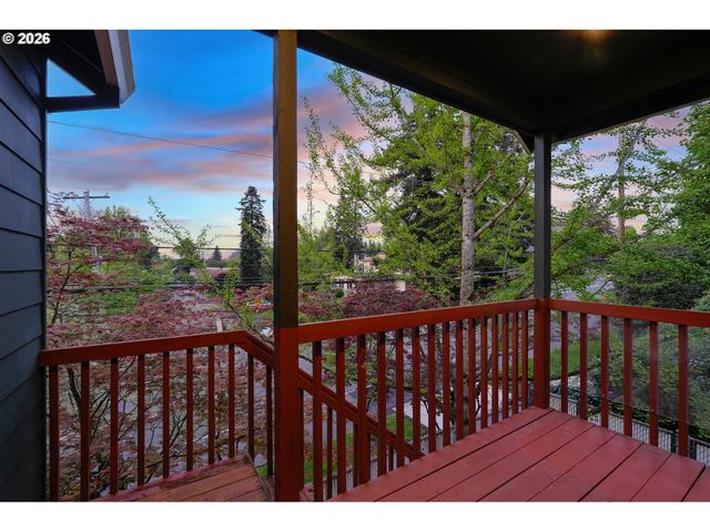 8702 Ne GLISAN St, Portland, OR 97220