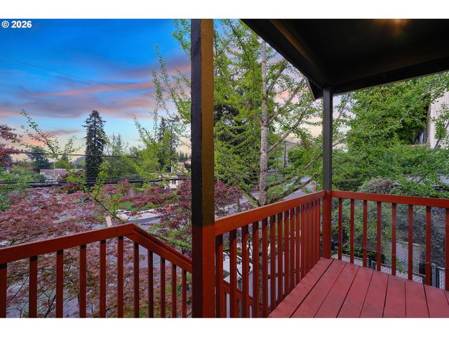 8702 Ne GLISAN St, Portland, OR 97220