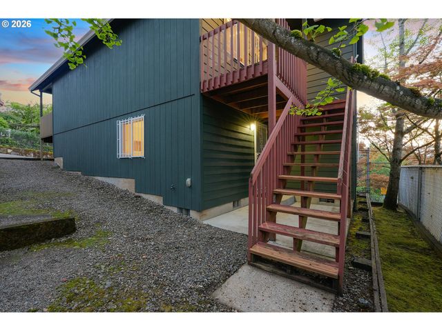 8702 Ne GLISAN St, Portland, OR 97220