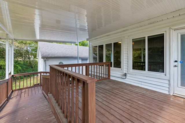 583 Brattontown Cir, Lafayette, TN 37083