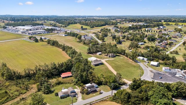 583 Brattontown Cir, Lafayette, TN 37083