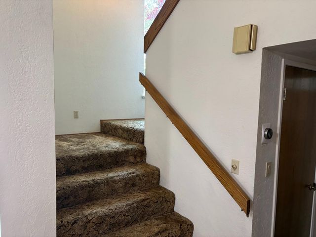 10 Lookout Ct, Sacramento, CA 95831