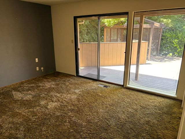 10 Lookout Ct, Sacramento, CA 95831