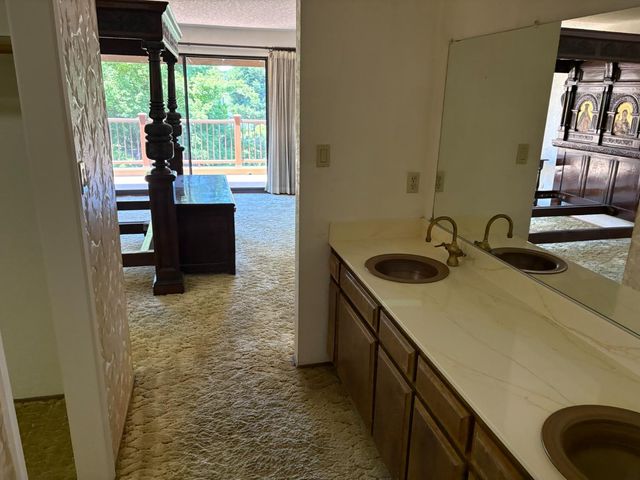 10 Lookout Ct, Sacramento, CA 95831