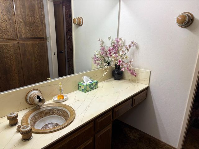 10 Lookout Ct, Sacramento, CA 95831