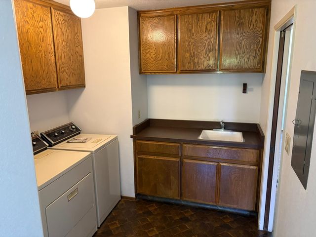 10 Lookout Ct, Sacramento, CA 95831