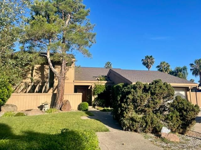 10 Lookout Ct, Sacramento, CA 95831
