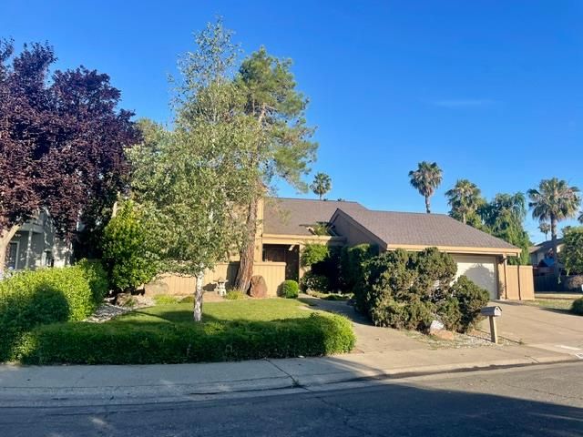 10 Lookout Ct, Sacramento, CA 95831