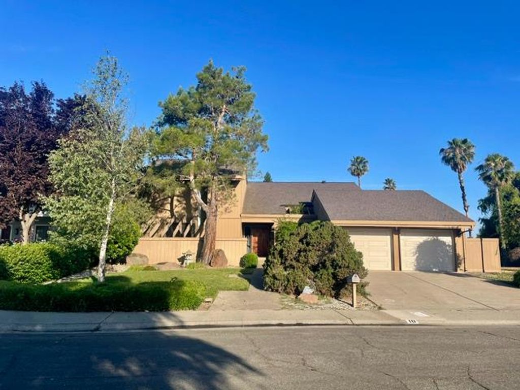 10 Lookout Ct, Sacramento, CA 95831