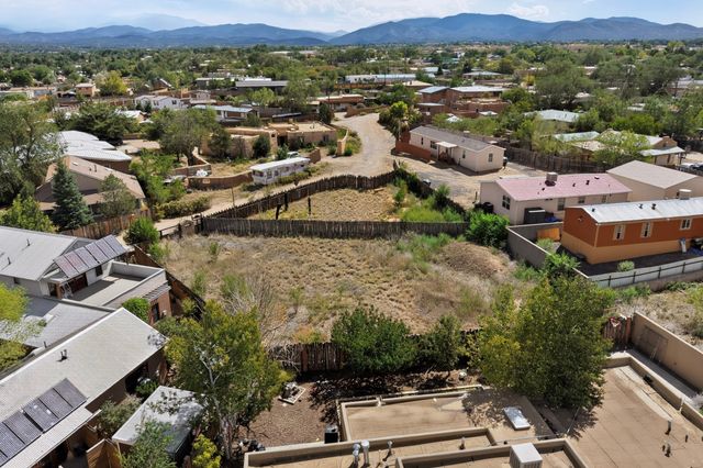 962 Acequia De Las Joyas, Santa Fe, NM 87505