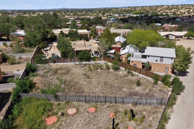 962 Acequia De Las Joyas, Santa Fe, NM 87505