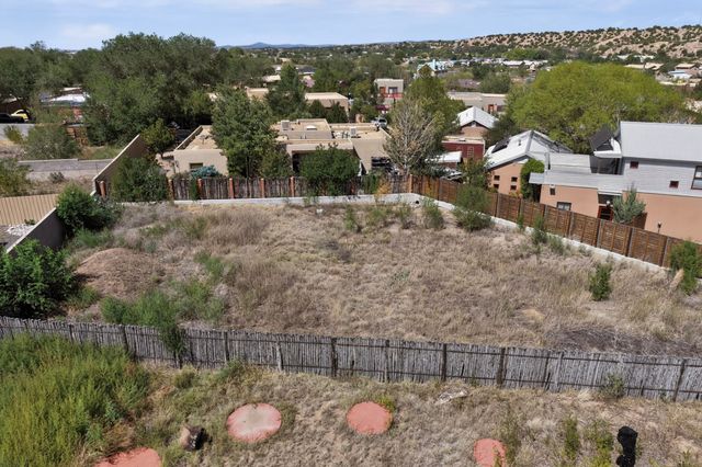 962 Acequia De Las Joyas, Santa Fe, NM 87505