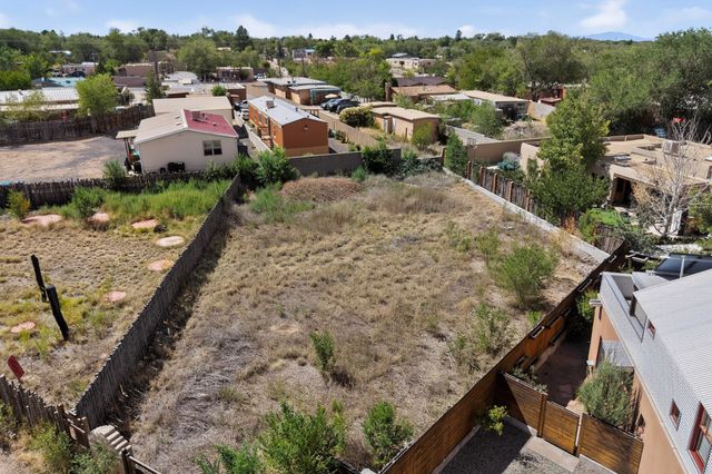 962 Acequia De Las Joyas, Santa Fe, NM 87505